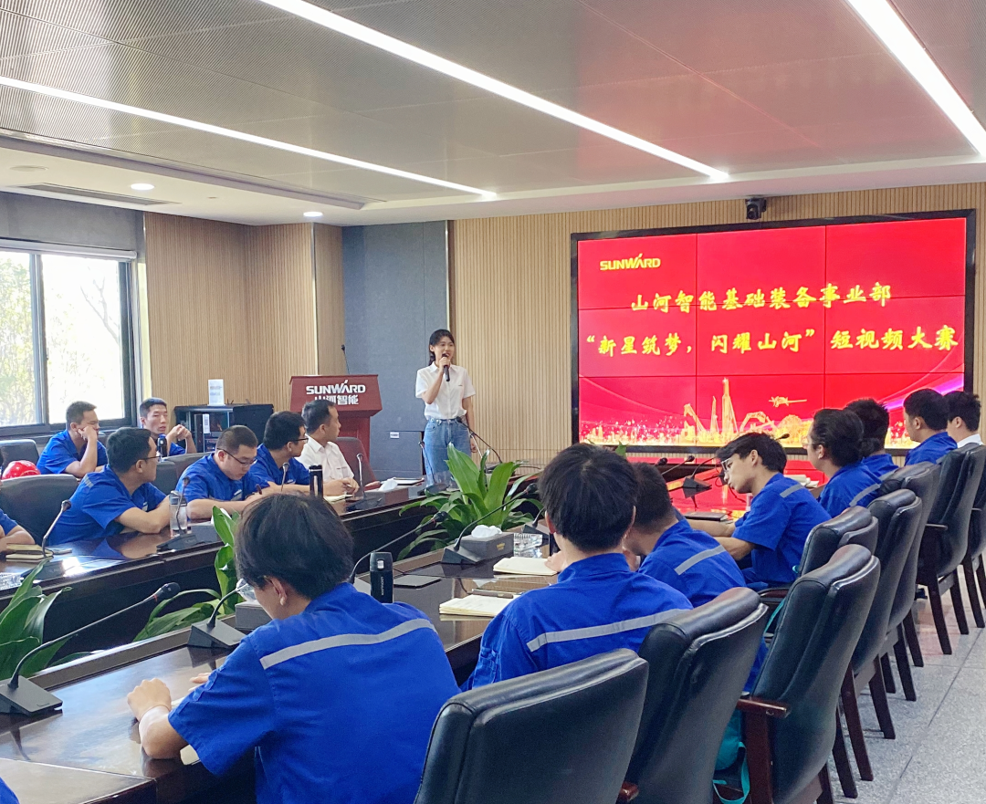 你好 2022！再见 2021！我与皇家国际智能共成长