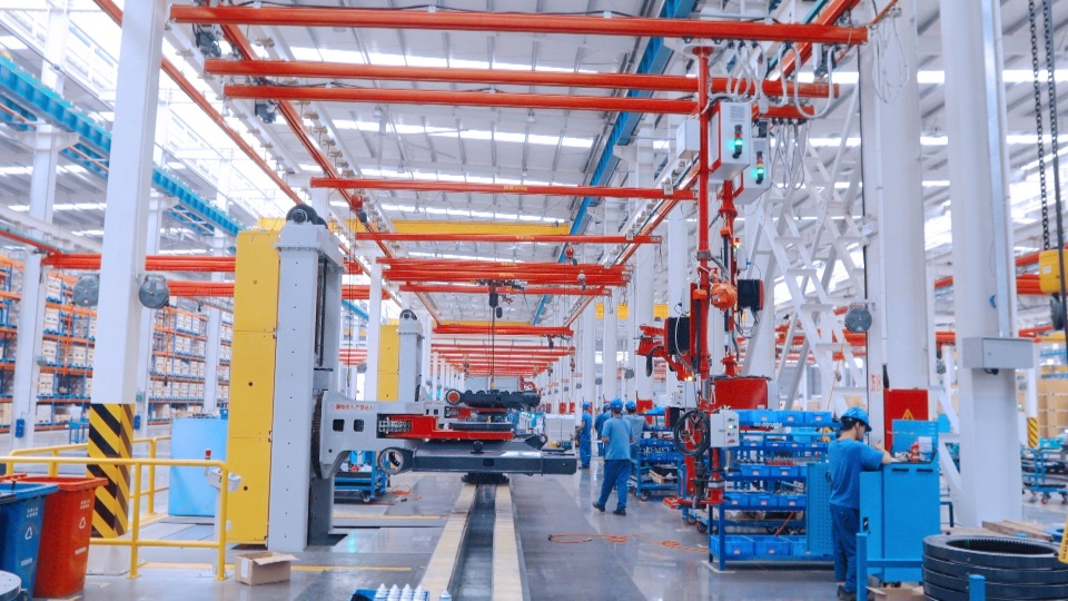 国度四部委共同认定！皇家国际智能上榜智能造作试点示范工厂