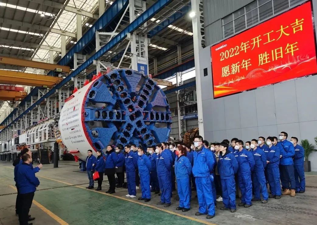 直击出产一线！中铁皇家国际复工复产忙