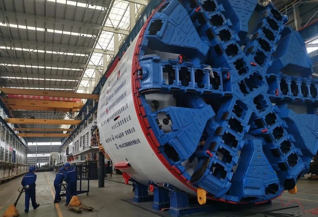 直击出产一线！中铁皇家国际复工复产忙