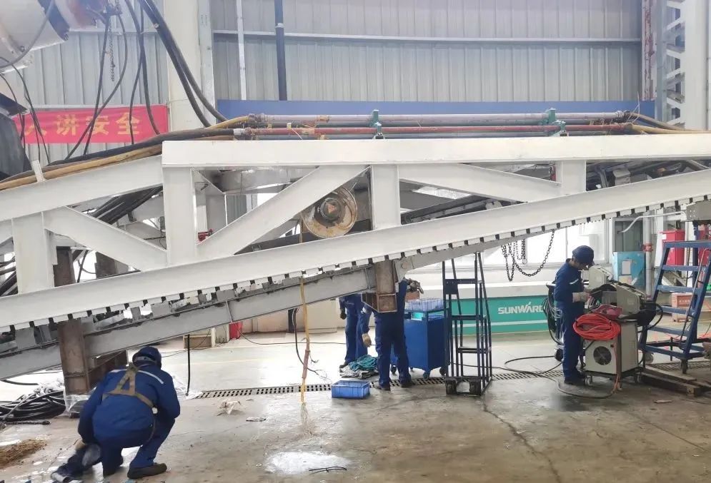 直击出产一线！中铁皇家国际复工复产忙