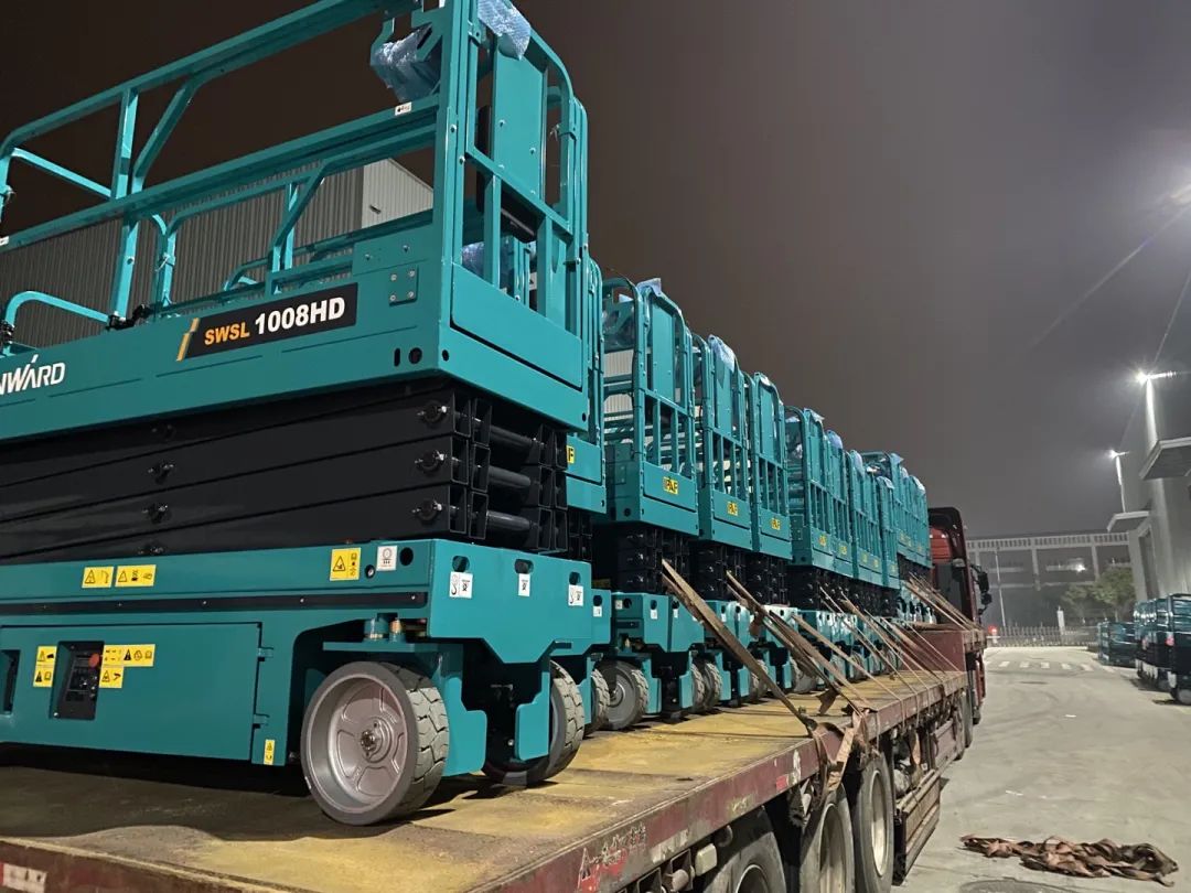 创下单日最高发货量纪录！皇家国际高机设备集中发货