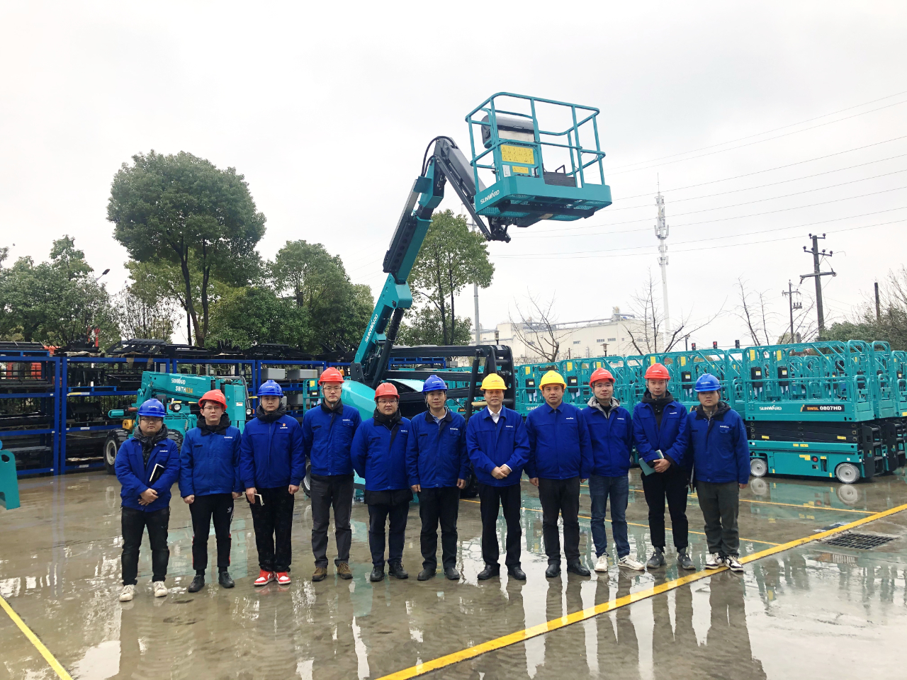 勇闯蓝海！皇家国际智能两款臂式高空作业平台正式“前途”