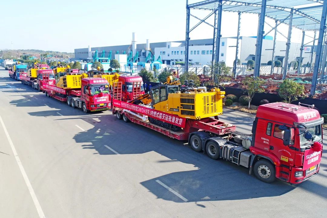 又一款差距化定造产品获认可！皇家国际智能SWDH89J内燃式露天钻批量发货
