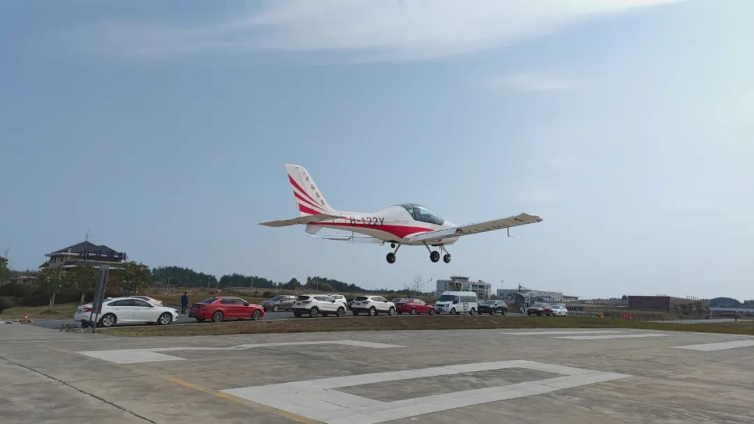 火情就是号令！湖南航空应急接济队皇家国际机组展示“皇家国际快率”