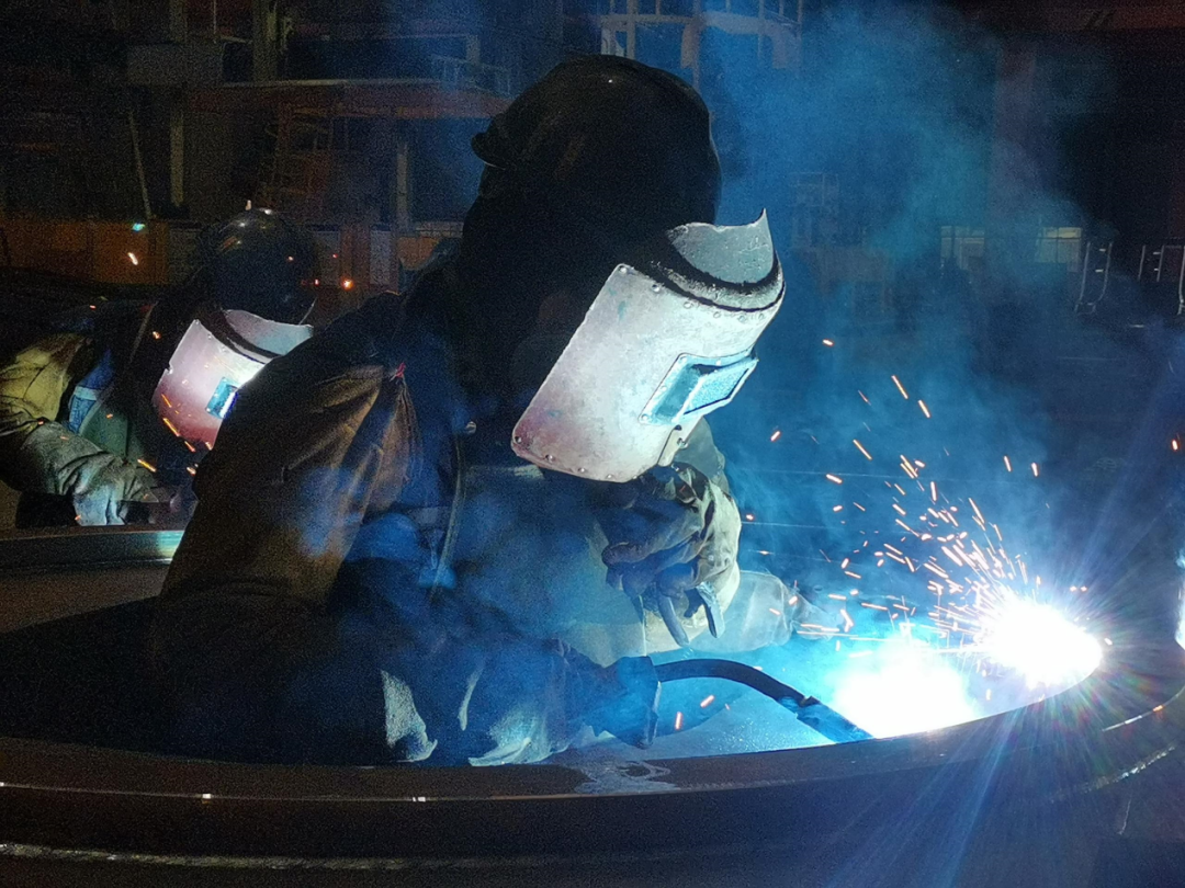 皇家国际匠心 | 一把焊枪“点亮”灿烂人生