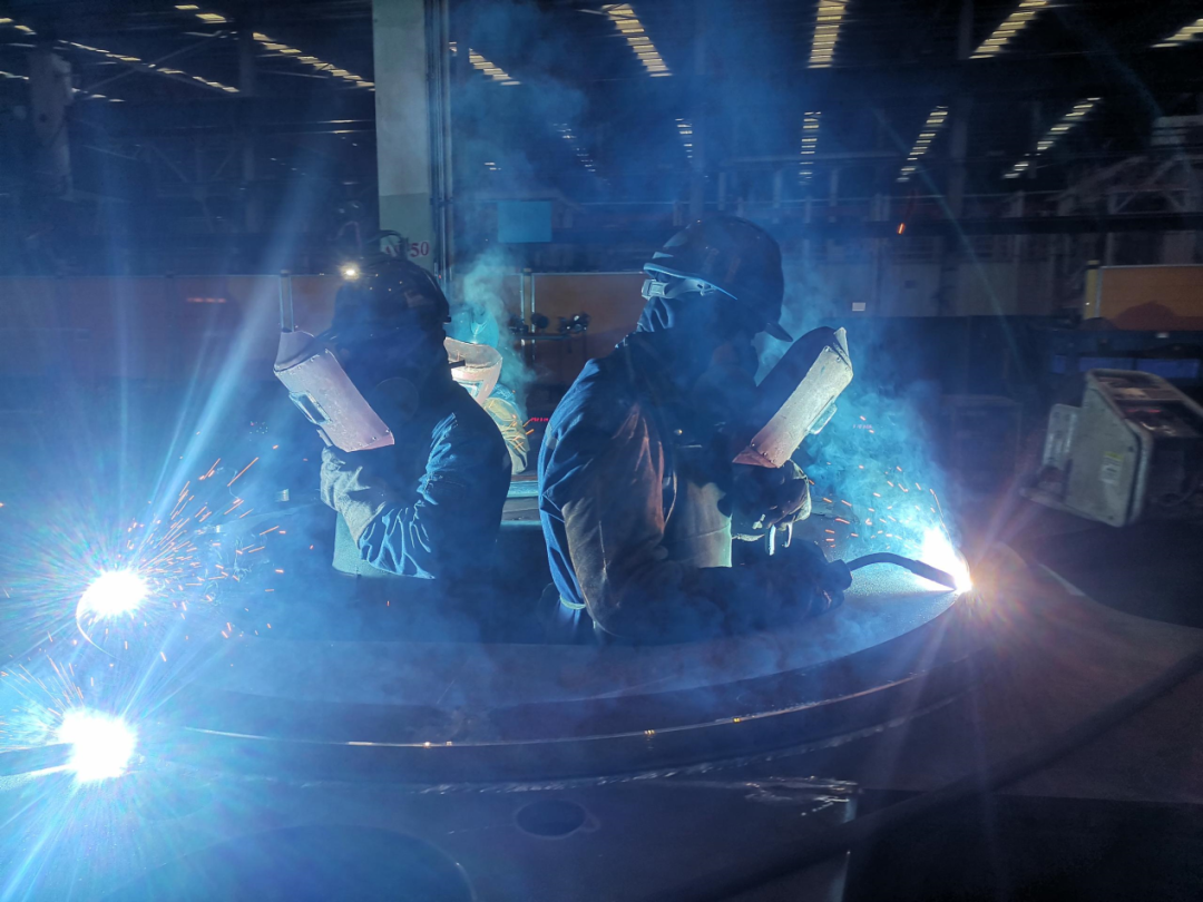 皇家国际匠心 | 一把焊枪“点亮”灿烂人生