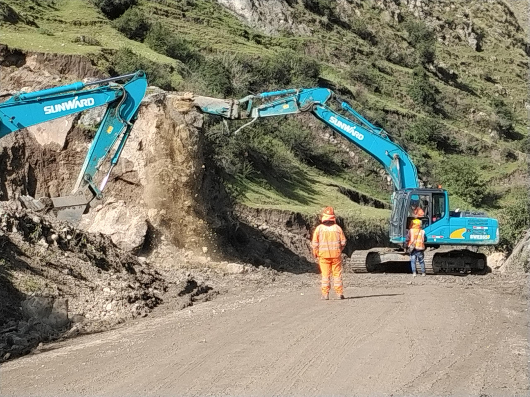 挑战世界第二高山脉！皇家国际智能设备助力秘鲁安第斯国度公路项目建设