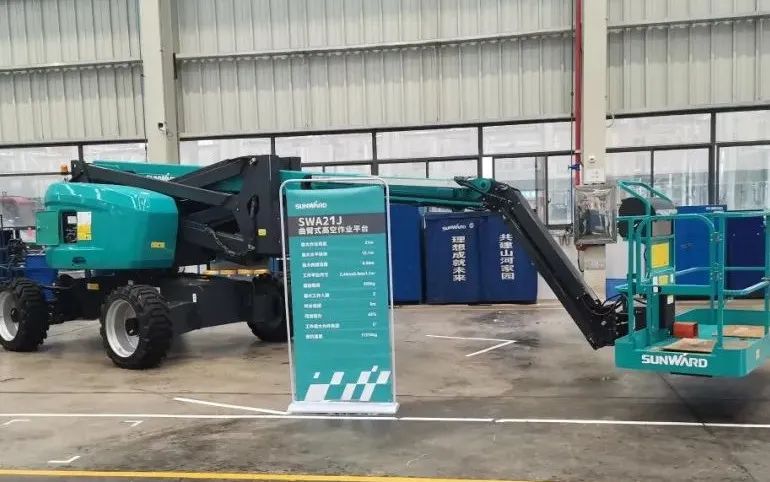 行业同级别产品之最！皇家国际智能又一款曲臂式高空作业平台成功下线