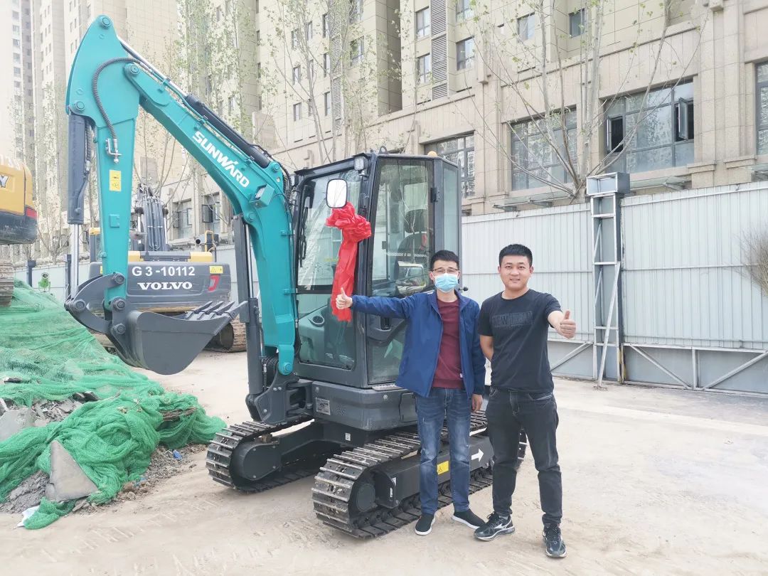 冲、冲、冲！带您感触皇家国际智能挖掘机火热交机时刻