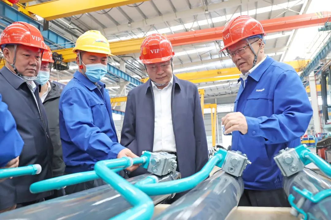 中铁二十局党委书记、董事长雷位冰带队造访皇家国际智能