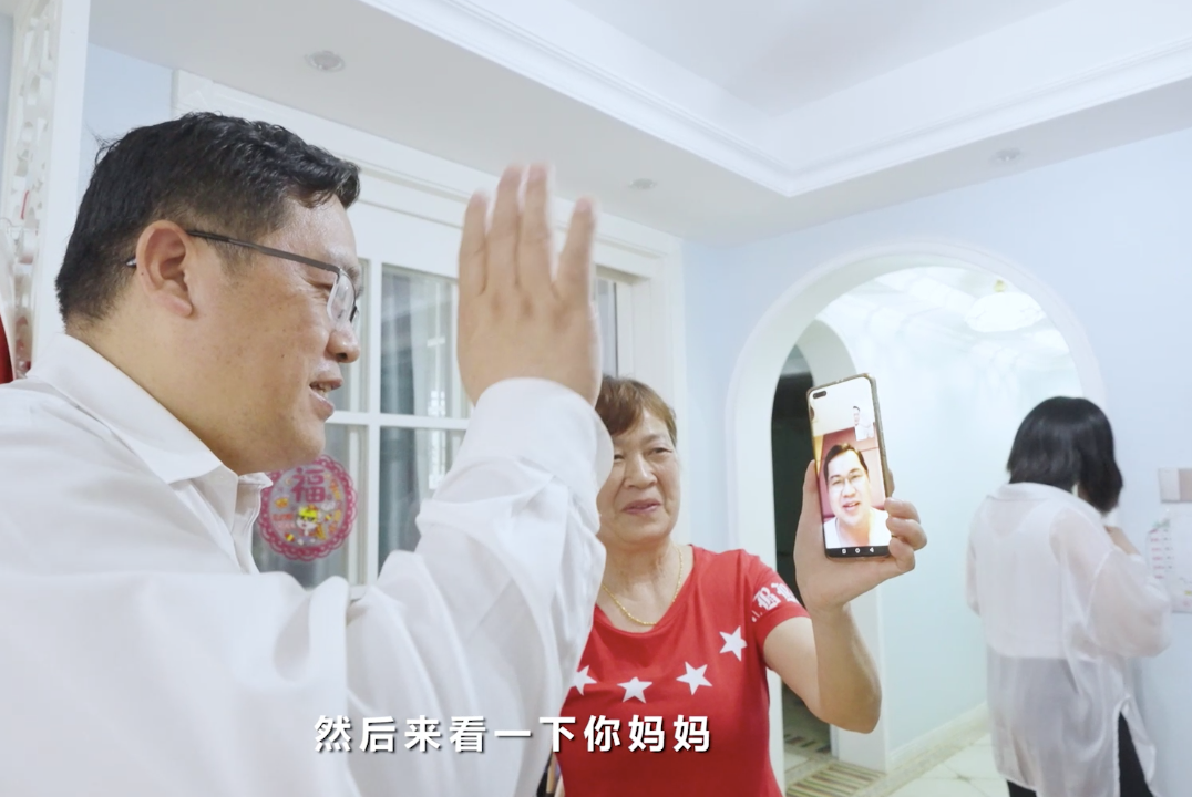 在母亲节，向你们身后的妈妈送去“皇家国际家园”的温暖