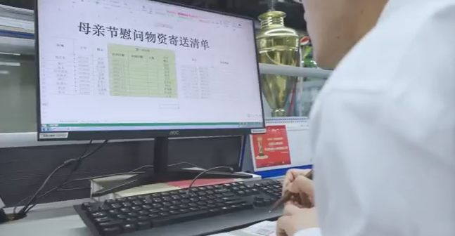 在母亲节，向你们身后的妈妈送去“皇家国际家园”的温暖