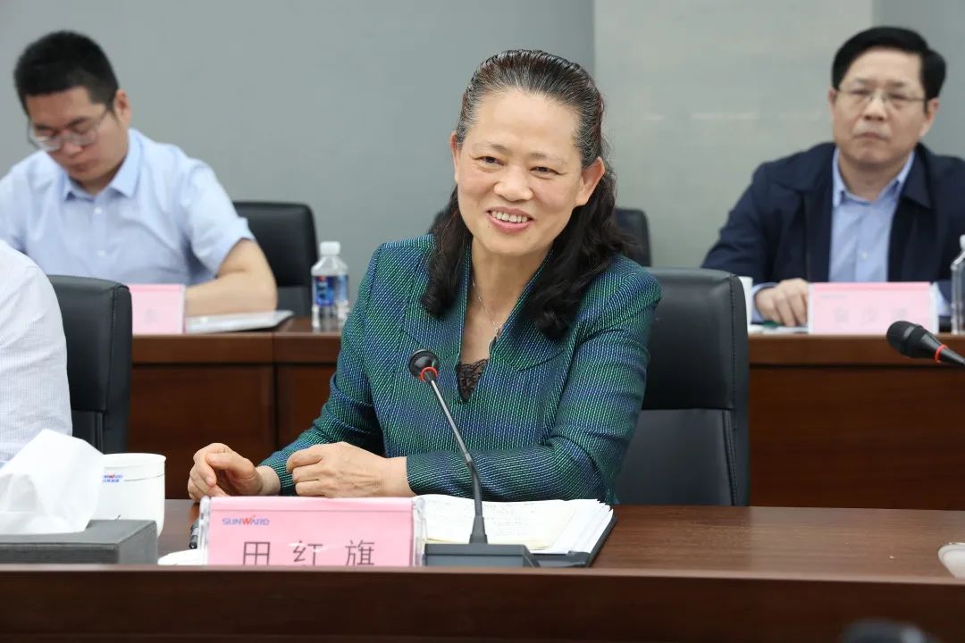 深入产学研合作！中南大学堂长、中国工程院院士田红旗率团造访皇家国际智能