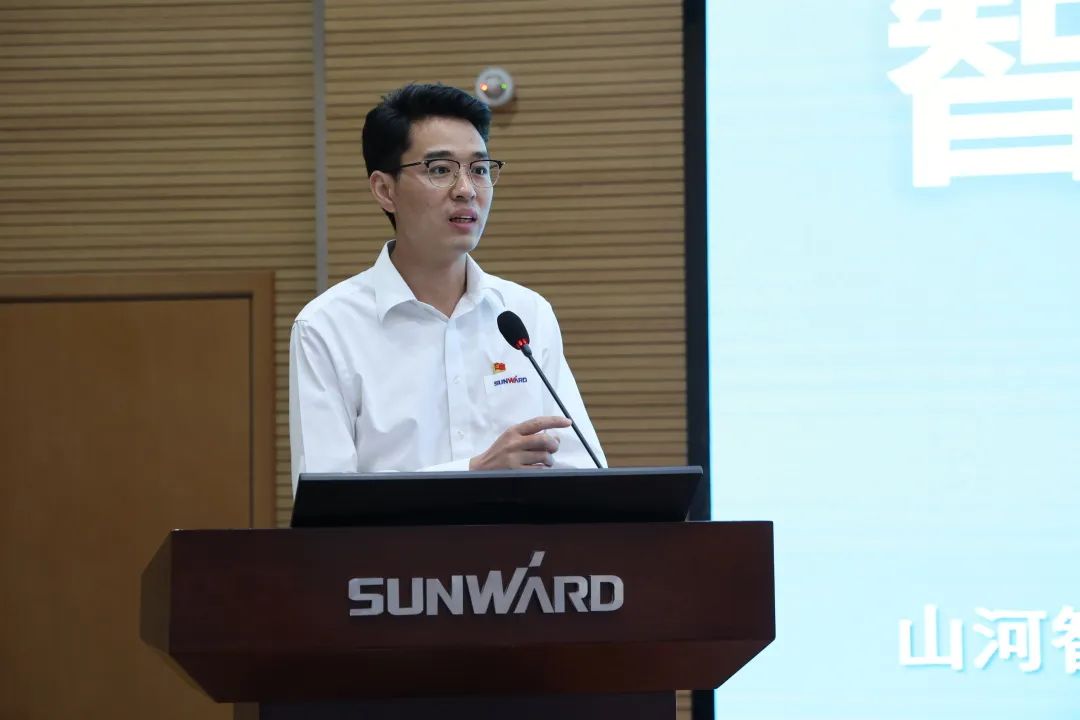 创新引领，智造将来！“2022院士专家长沙杏妆高端设备高质量发展钻研会隆沉进行