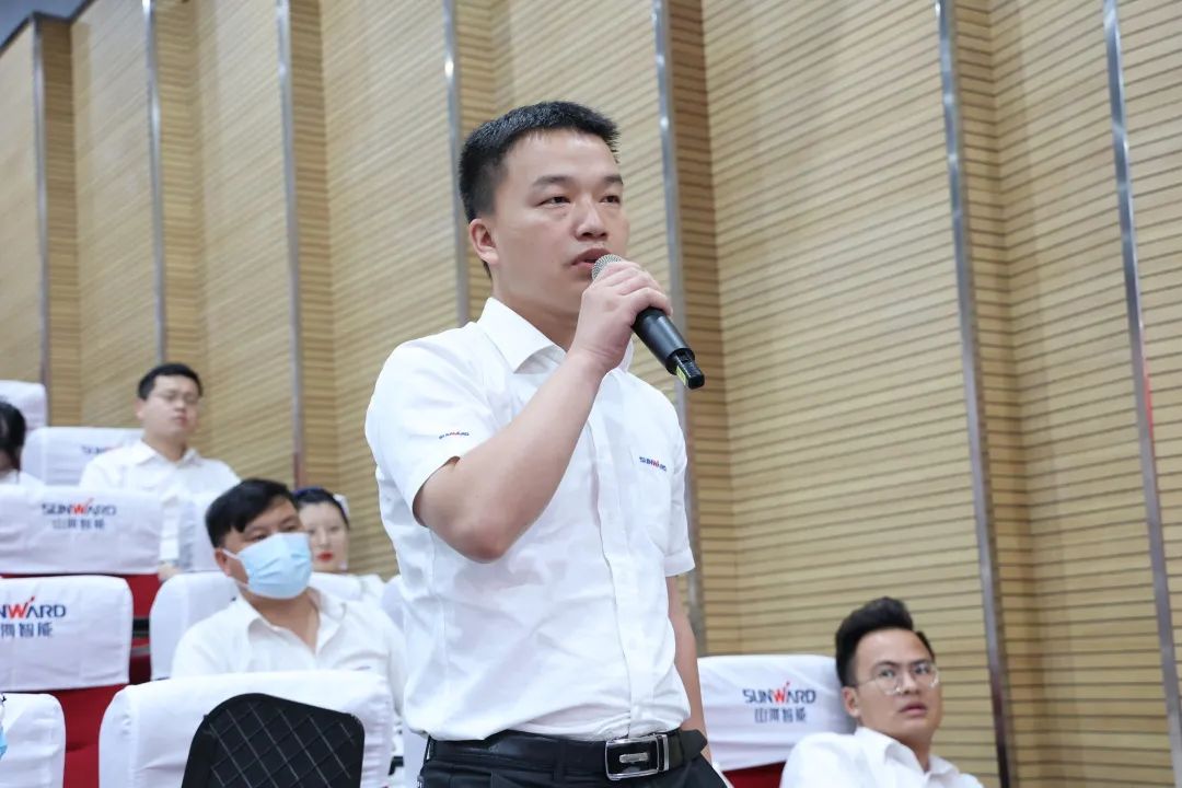 创新引领，智造将来！“2022院士专家长沙杏妆高端设备高质量发展钻研会隆沉进行