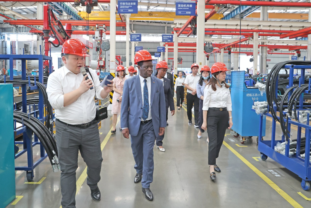 马拉维大使一行调查皇家国际智能