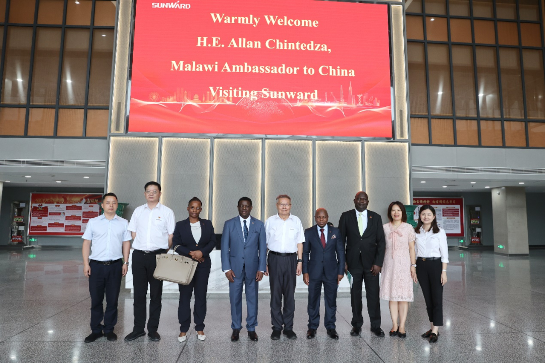 马拉维大使一行调查皇家国际智能