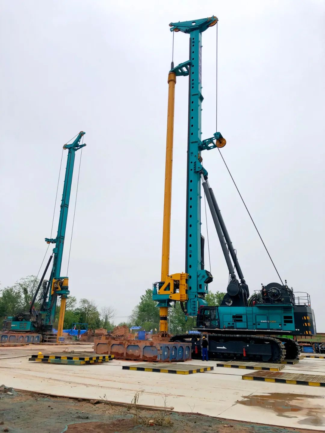 “创造施工事业！”他们和皇家国际智能“超等桩备”一路助建燕矶长江大桥