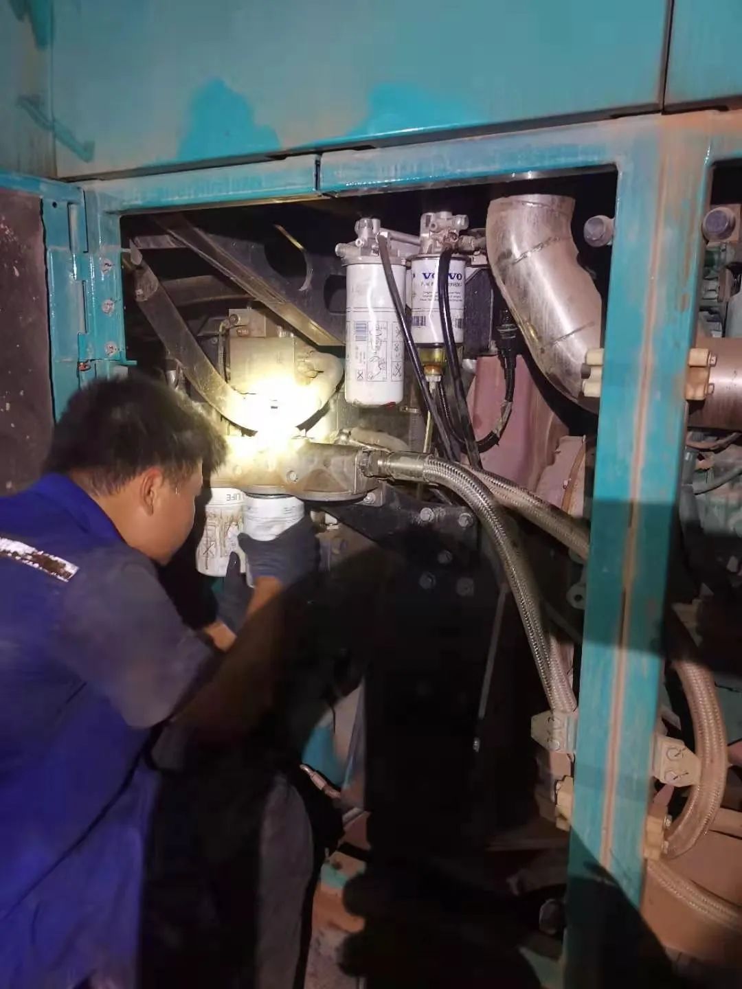 “创造施工事业！”他们和皇家国际智能“超等桩备”一路助建燕矶长江大桥