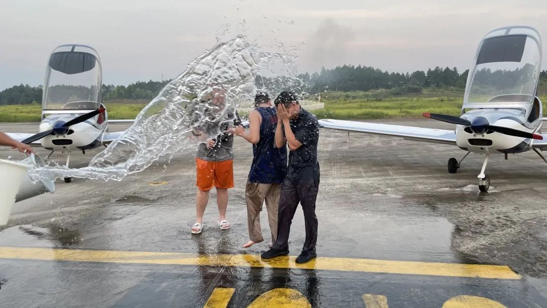 冲上云霄！湖南皇家国际通航学员成功单飞