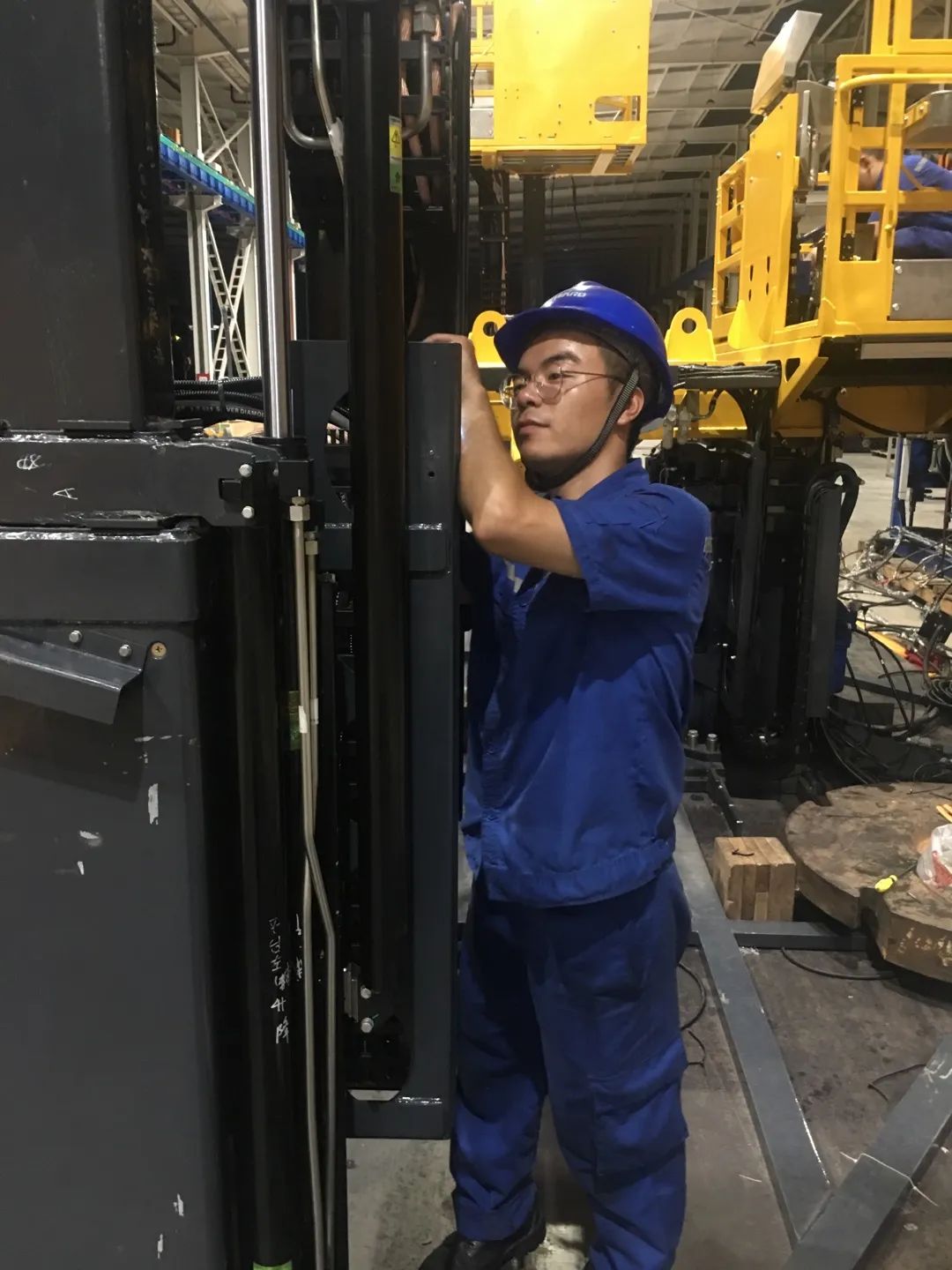 为铁路运输保驾护航！皇家国际智能自主研造首套三平台作业装置成功交付