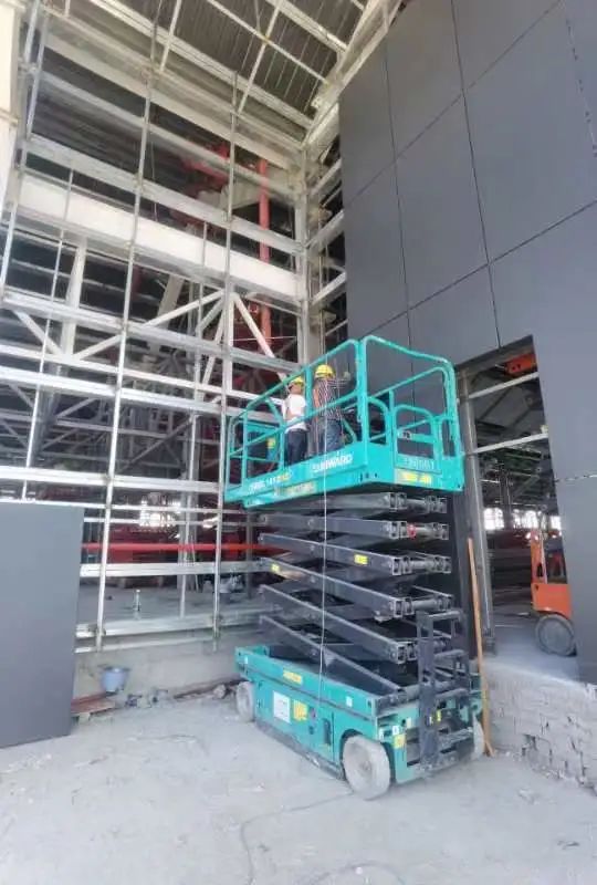 多志成城抗疫情！皇家国际智能高空机械助力惠州方舱医院建设