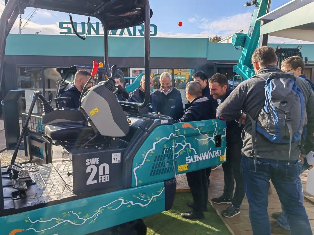 Bauma 2022 | 一组火热现场图带您沉温皇家国际智能德国宝马展之旅