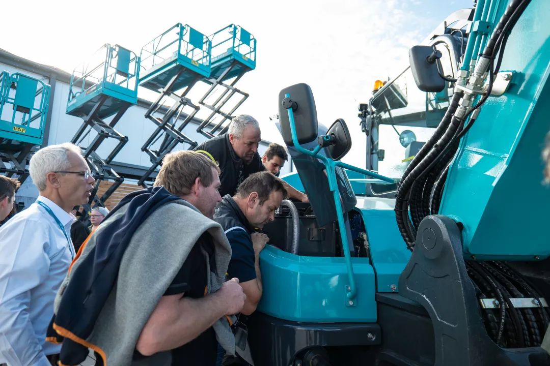 Bauma 2022 | 一组火热现场图带您沉温皇家国际智能德国宝马展之旅