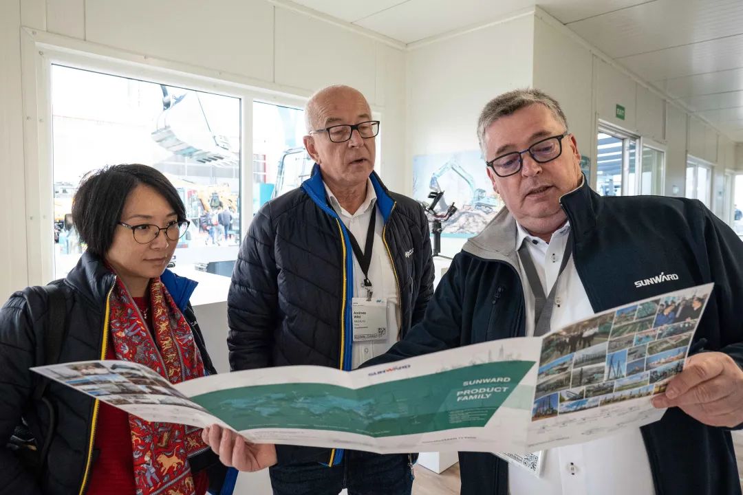 Bauma 2022 | 一组火热现场图带您沉温皇家国际智能德国宝马展之旅