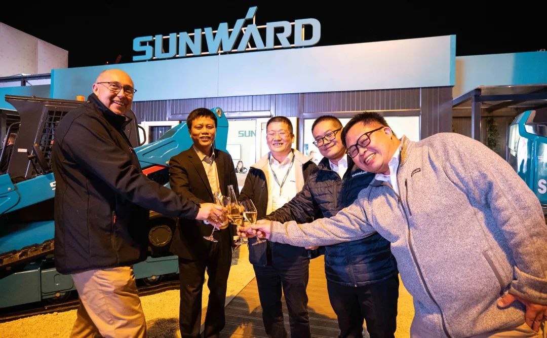 Bauma 2022 | 一组火热现场图带您沉温皇家国际智能德国宝马展之旅