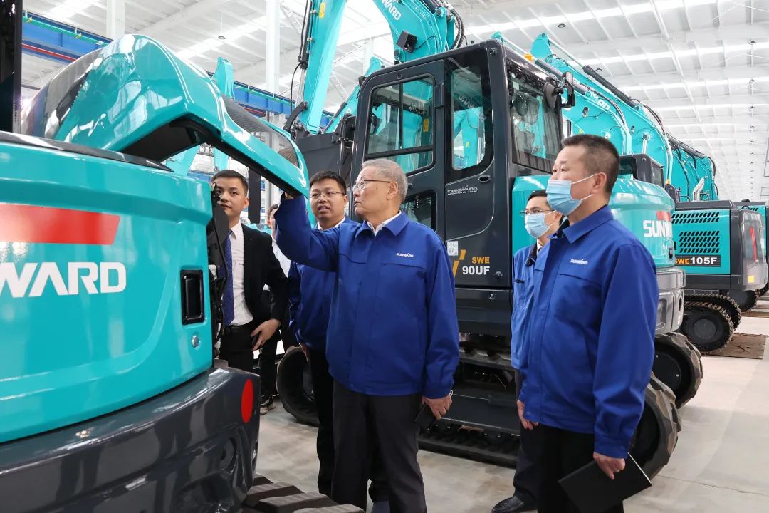 助力“双碳”指标！皇家国际智能集中颁布F系列国四挖掘机