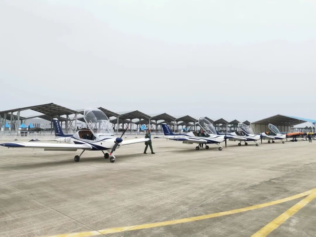 逆势飞舞！皇家国际航空携手合作同伴亮相2022南昌飞行大会