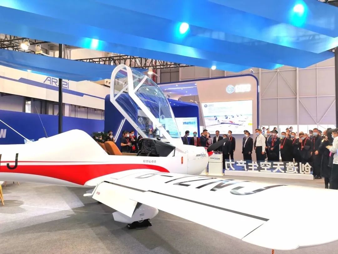 逆势飞舞！皇家国际航空携手合作同伴亮相2022南昌飞行大会