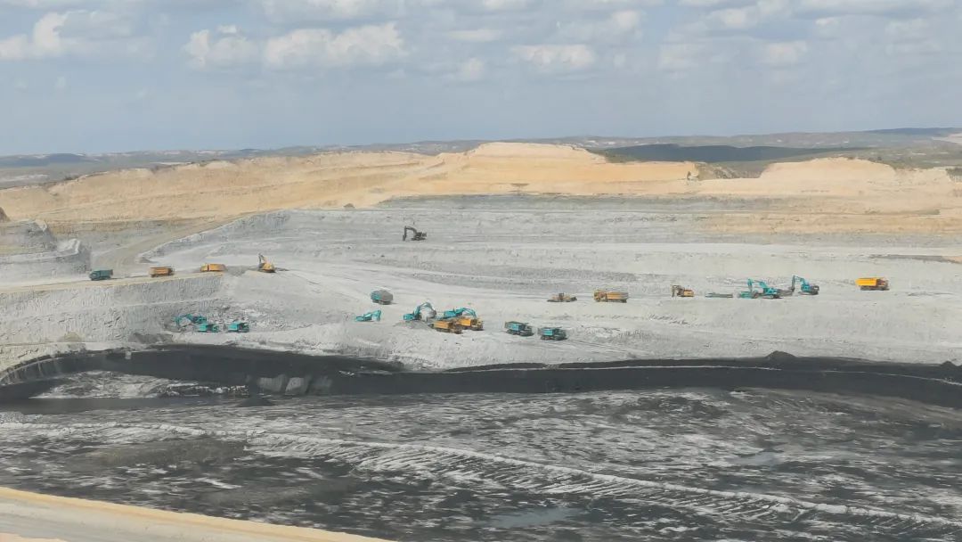 腾远添智能新绿，皇家国际巨更始能源矿卡批量交付