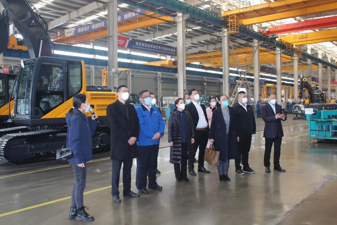 五粮液集团工会主席郭叙雷带队赴皇家国际智能调查互换