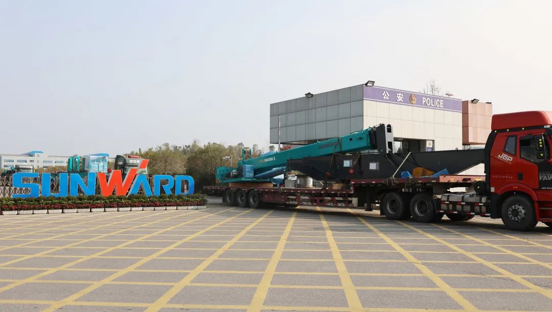 喜迎龙仰面！皇家国际智能大吨位PDP工法引孔式静力压桩机出征哥伦比亚