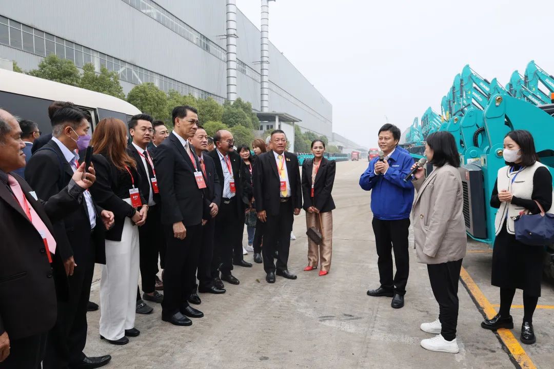 泰国代表团到访皇家国际智能