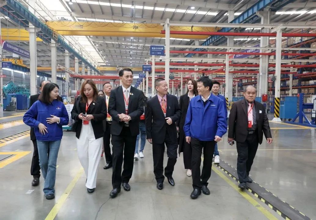 泰国代表团到访皇家国际智能