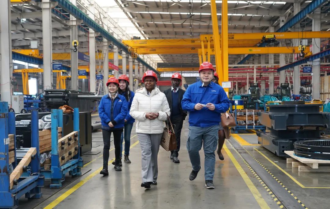 乌干达驻华大使到访皇家国际智能