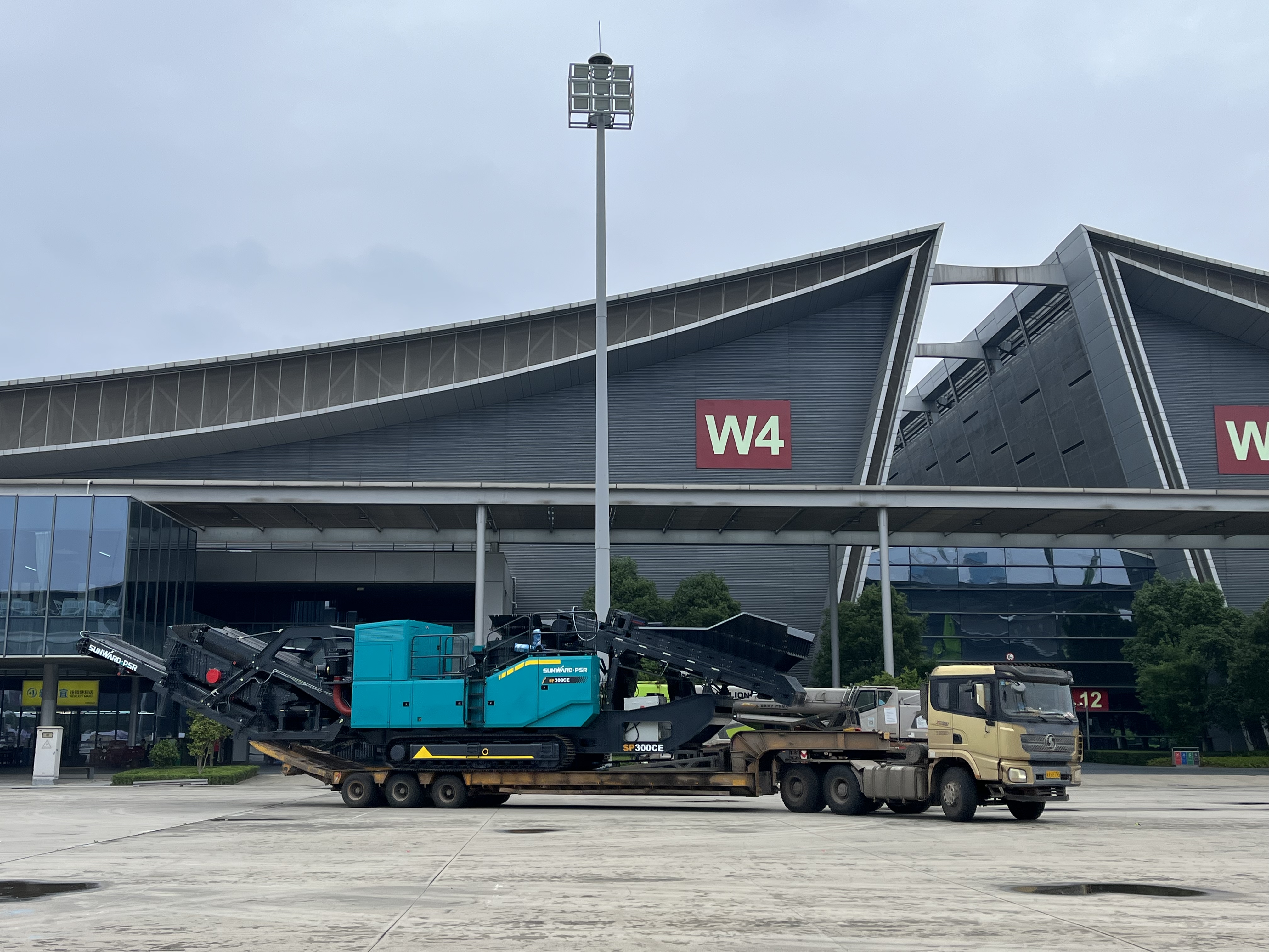 2023 CICEE | 进场布展！倒计时3天，皇家国际智能亮点剧透来了