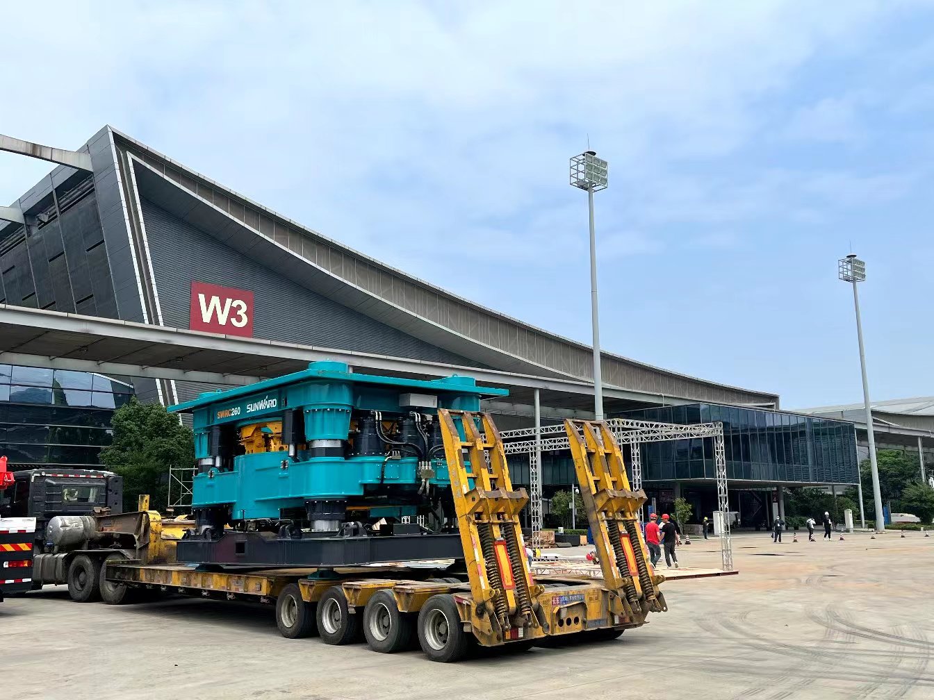 2023 CICEE | 进场布展！倒计时3天，皇家国际智能亮点剧透来了