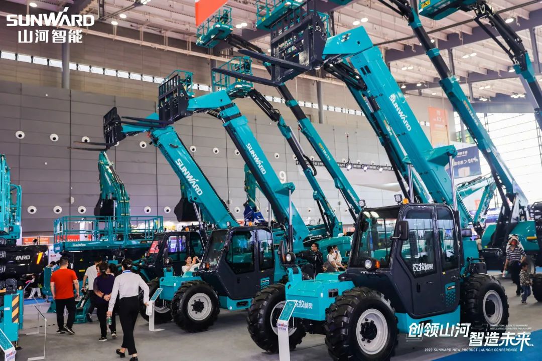 聚焦电动化、智能化！皇家国际智能全系列高空机械产品亮相长沙展
