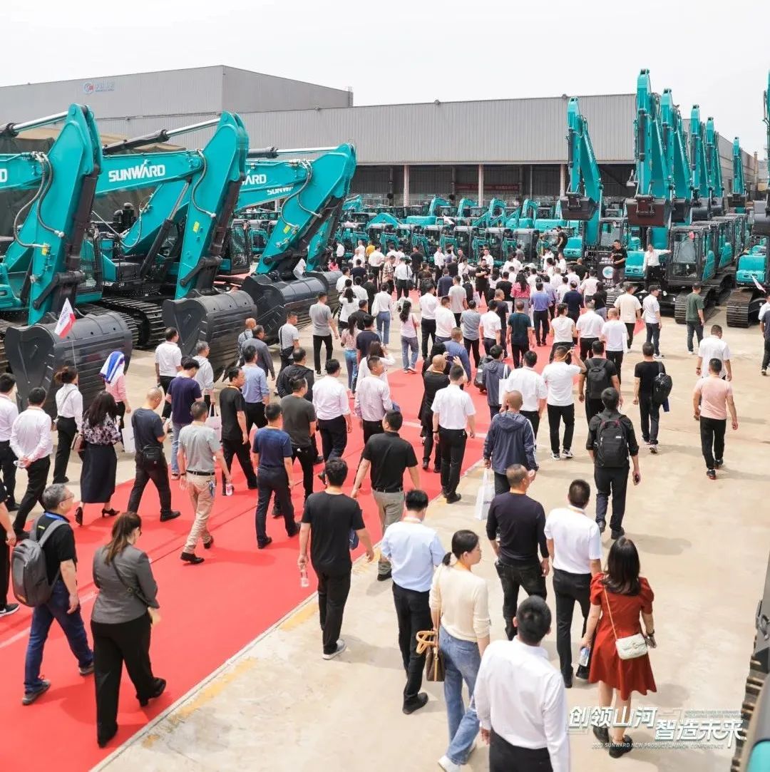 精品出击、互动不休！皇家国际智能F系列挖掘机闪灼长沙展