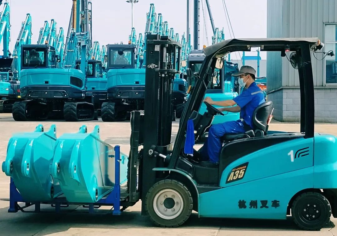 劳动庆幸，创造伟大！纪录那些平庸且伟大的劳动瞬间