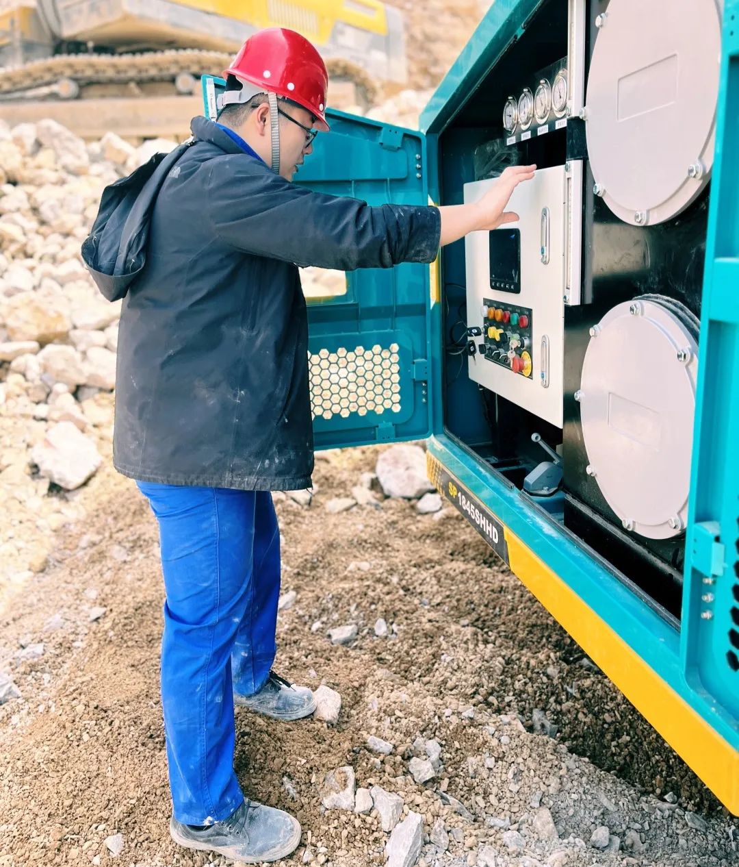 劳动庆幸，创造伟大！纪录那些平庸且伟大的劳动瞬间