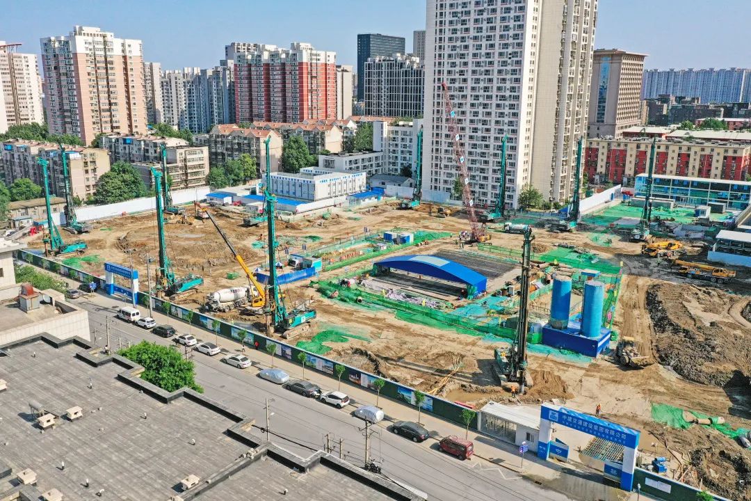 闪灼首都！皇家国际智能旋挖钻机集群助力民生工程