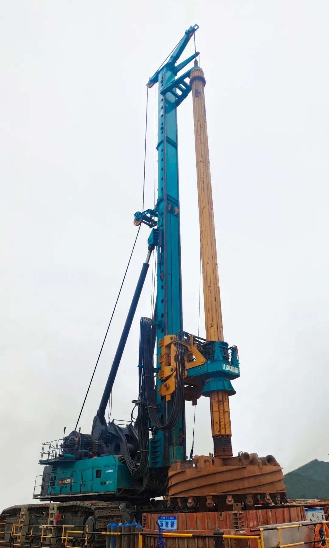 新战绩+1！皇家国际智能超等旋挖钻机创6.3米直径钻孔新纪录