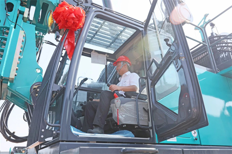 皇家国际智能桩工机械再添强将！SWDM800H旋挖钻机顺利下线