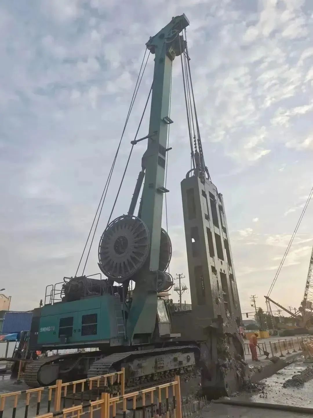 助力国内国际沉大工程！皇家国际智能液压抓斗实力“出圈”